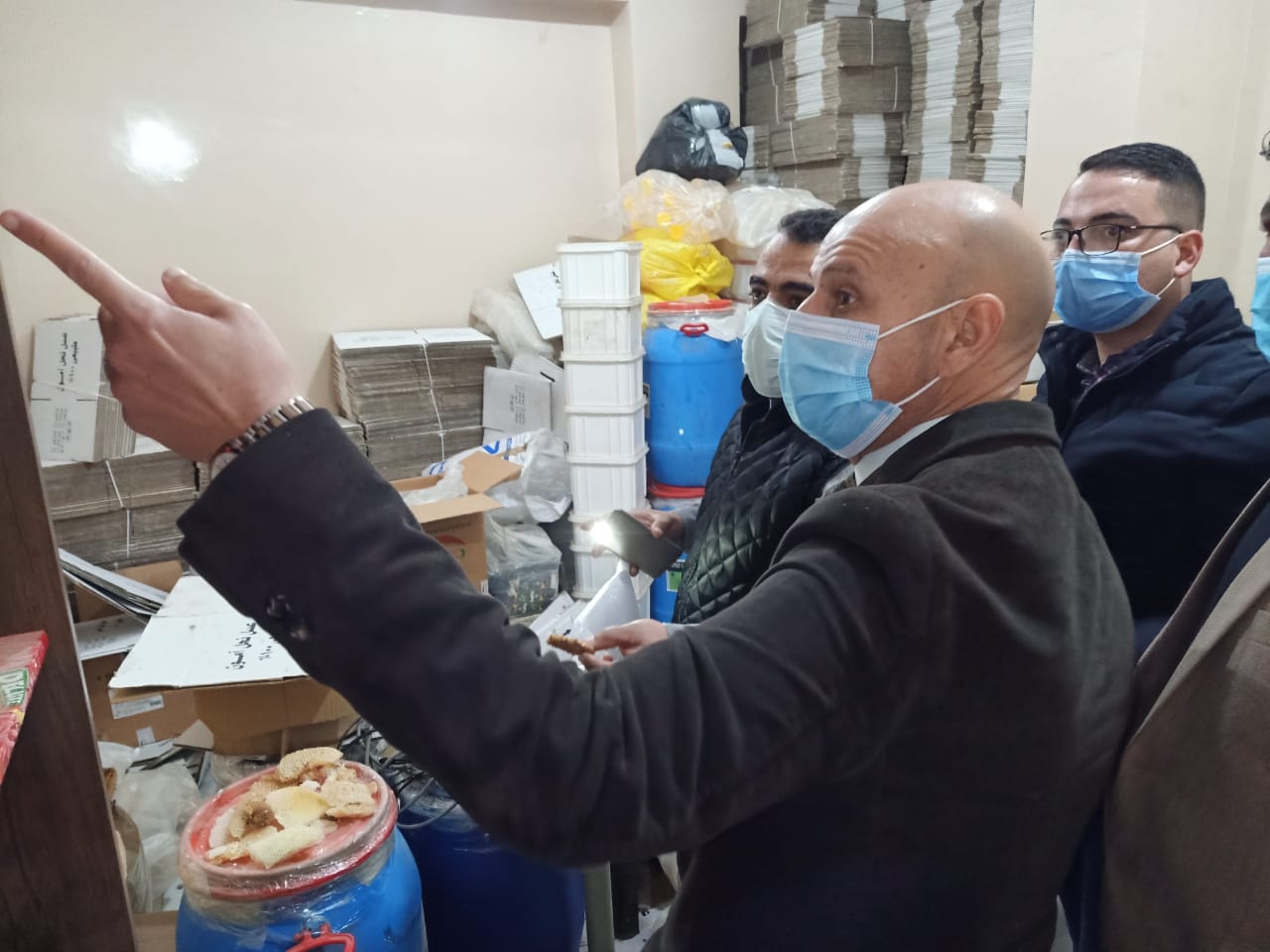 حملة على مصنع أغذية مخالف بالشرقية 6