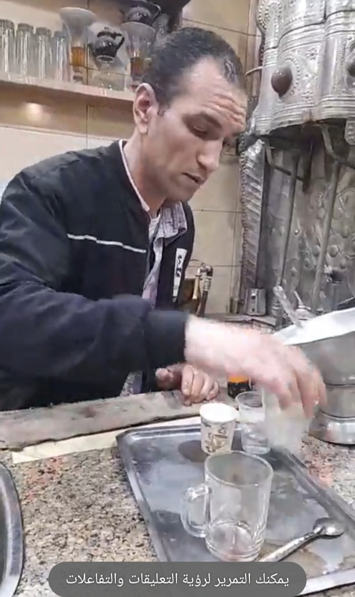 مهندس يعمل قهوجى فى الإسكندرية 