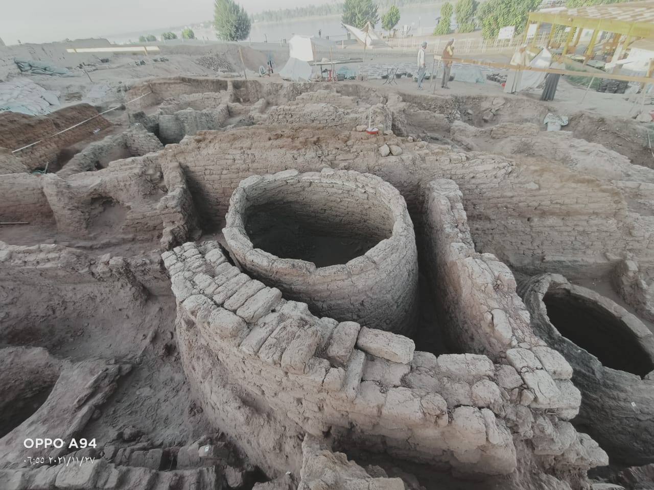 الآثار تعلن الكشف عن مركز إداري بأسوان