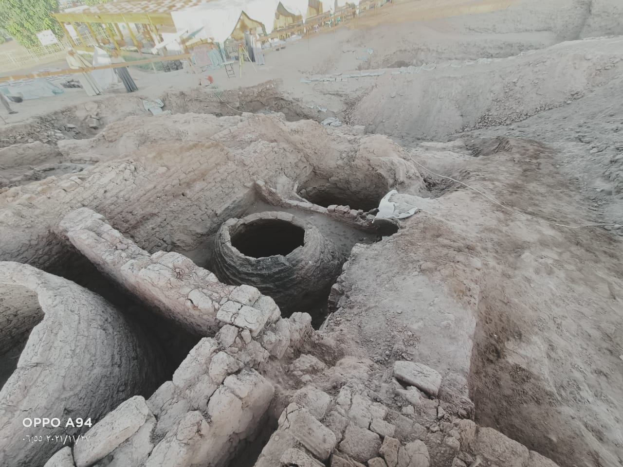 الآثار تعلن الكشف عن مركز إداري بأسوان