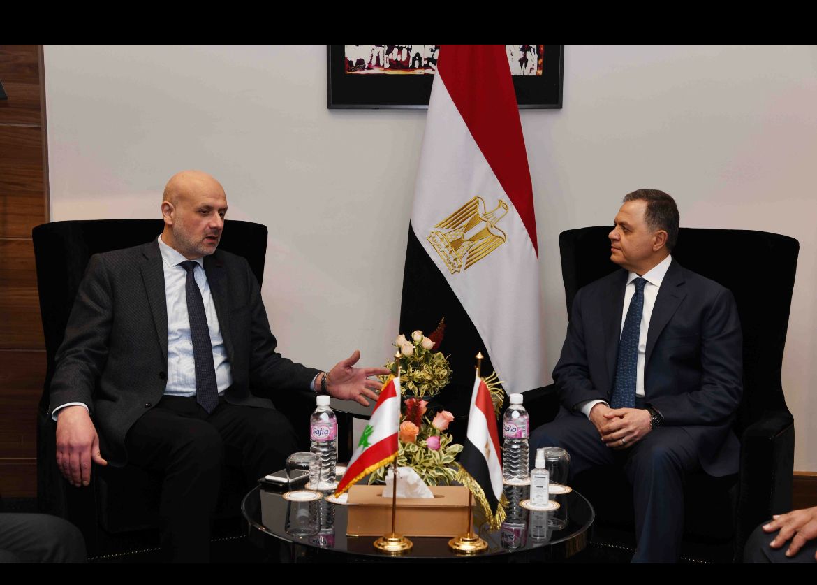 وزير الداخلية مع نظيرة الفلسطيني 