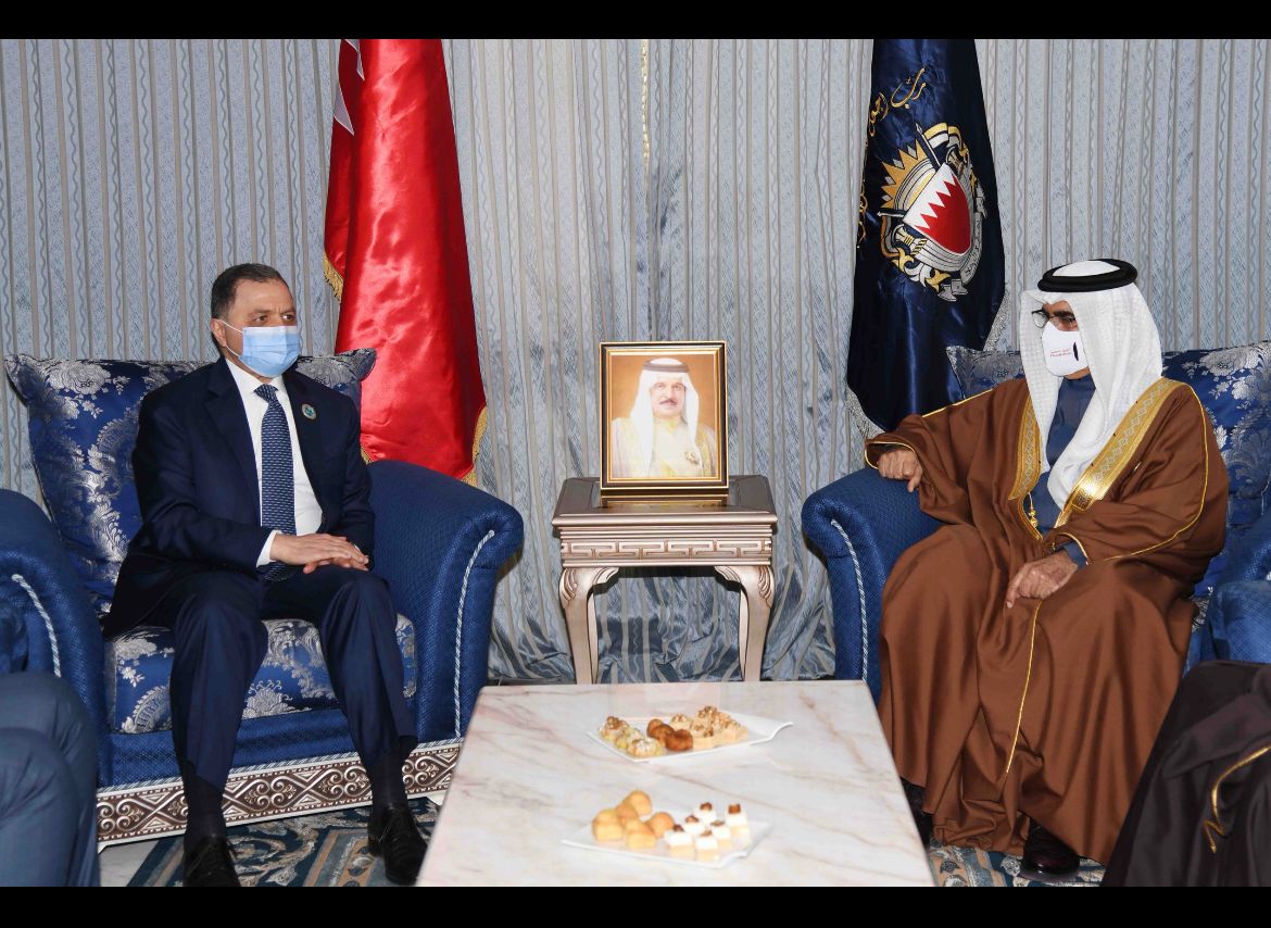 وزير الداخلية مع نظيرة البحريني 