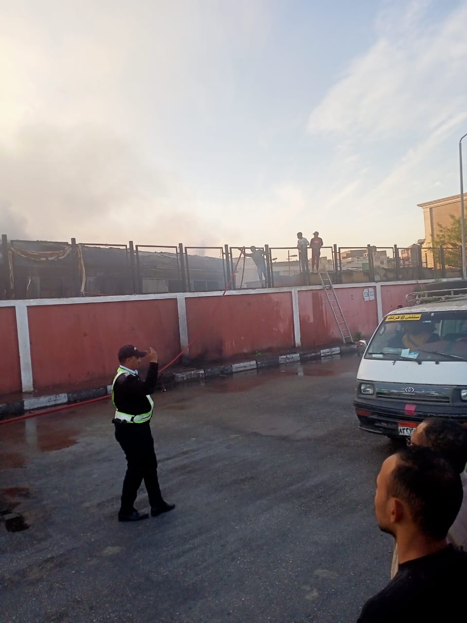 إطفاء حريق محطة قطار الأقصر 5