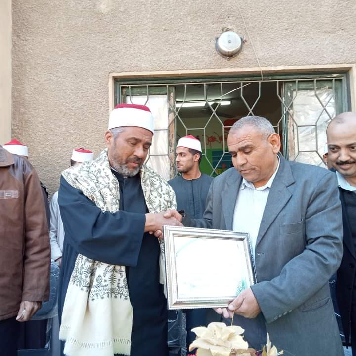 تكريم شيخ معهد أزهري في أسيوط لبلوغه سن المعاش 