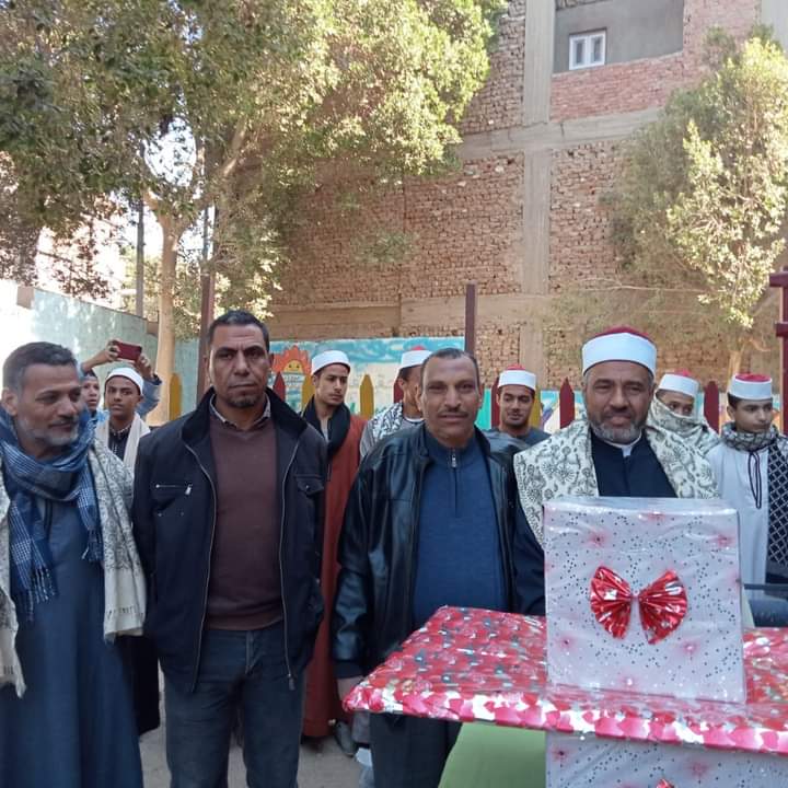 تكريم شيخ معهد أزهري في أسيوط لبلوغه سن المعاش 