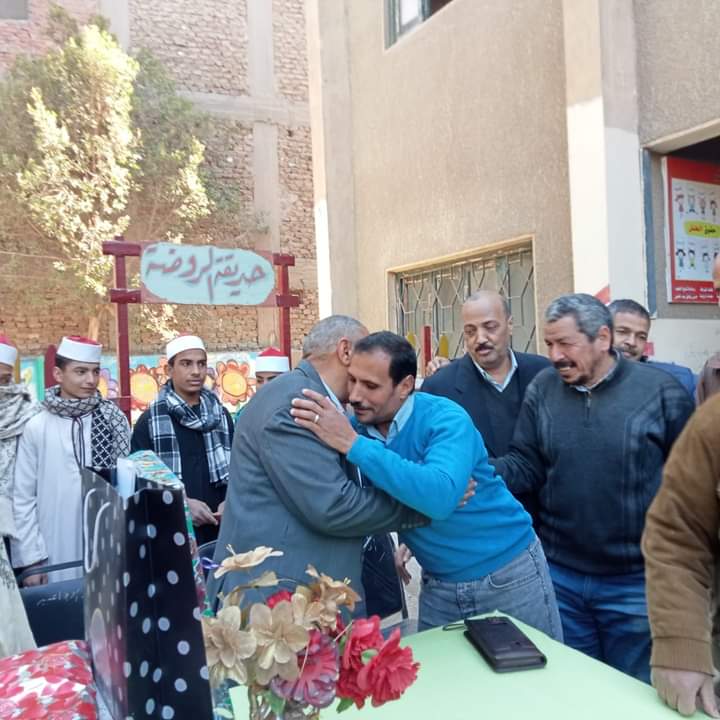 تكريم شيخ معهد أزهري في أسيوط لبلوغه سن المعاش 