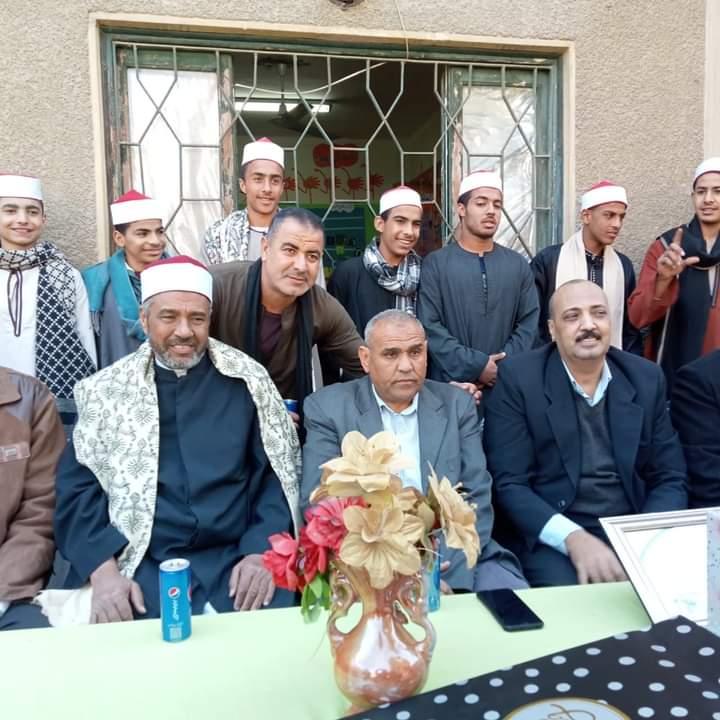 تكريم شيخ معهد أزهري في أسيوط لبلوغه سن المعاش 