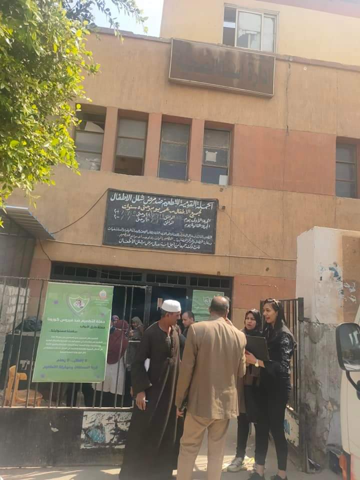 الإقبال على حملة طرق الأبواب بالأقصر 