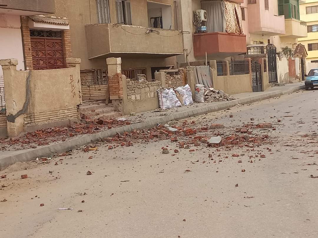انهيار سور بلكونة بسبب الطقس السيء بالشرقية 2