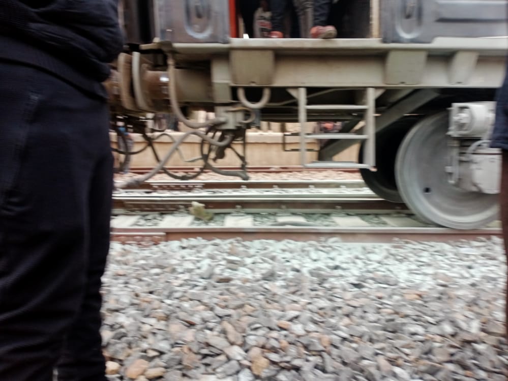 تصاعد الأدخنة من قطار رقم 21