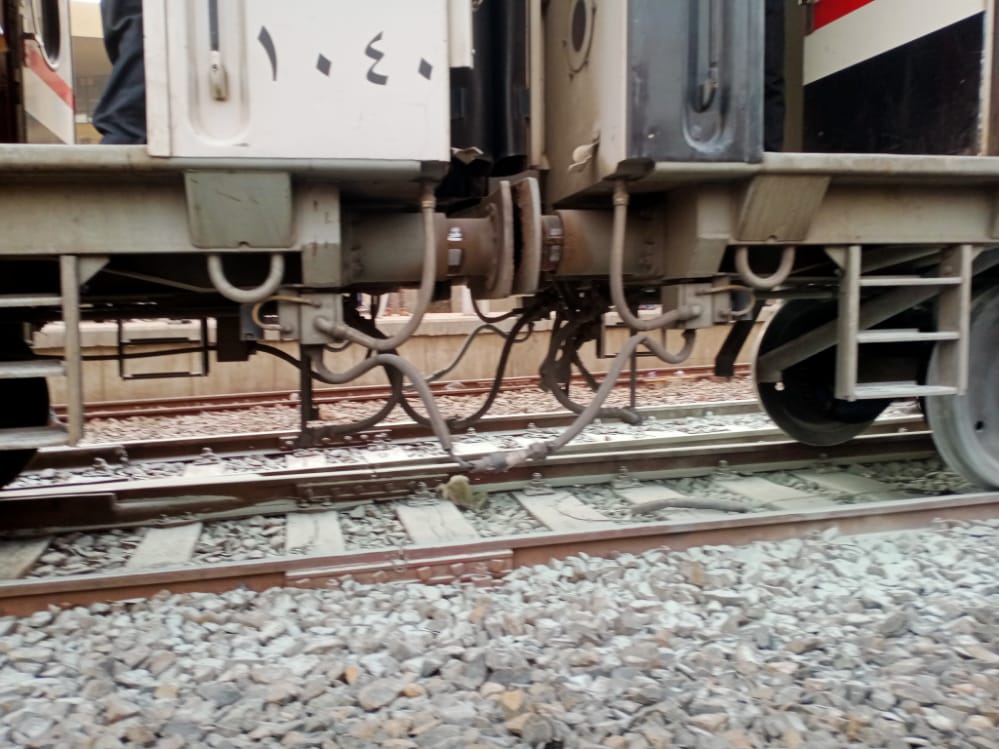 تصاعد الأدخنة من قطار رقم 21