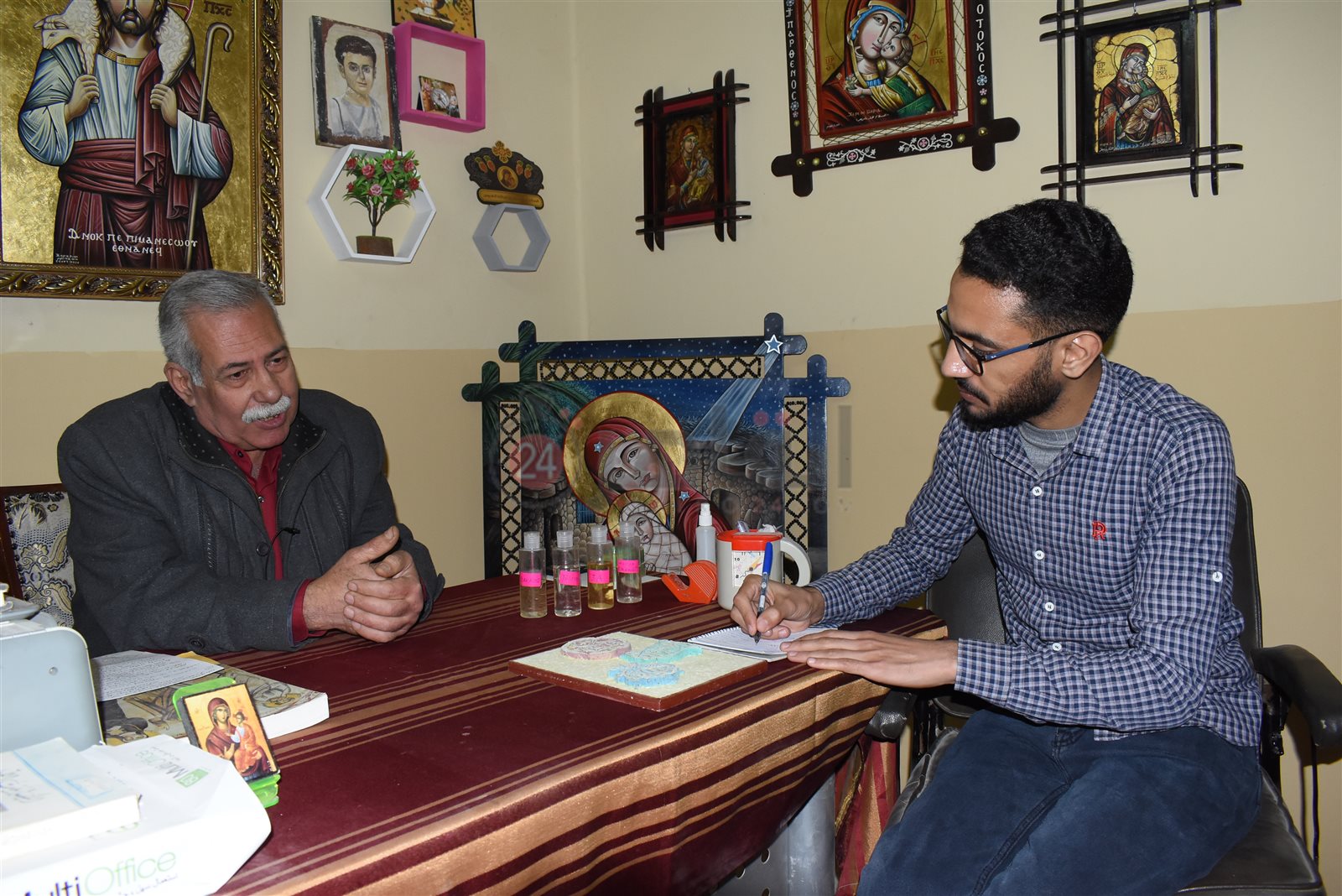 مرمم الأيقونات ومحرر القاهرة 24