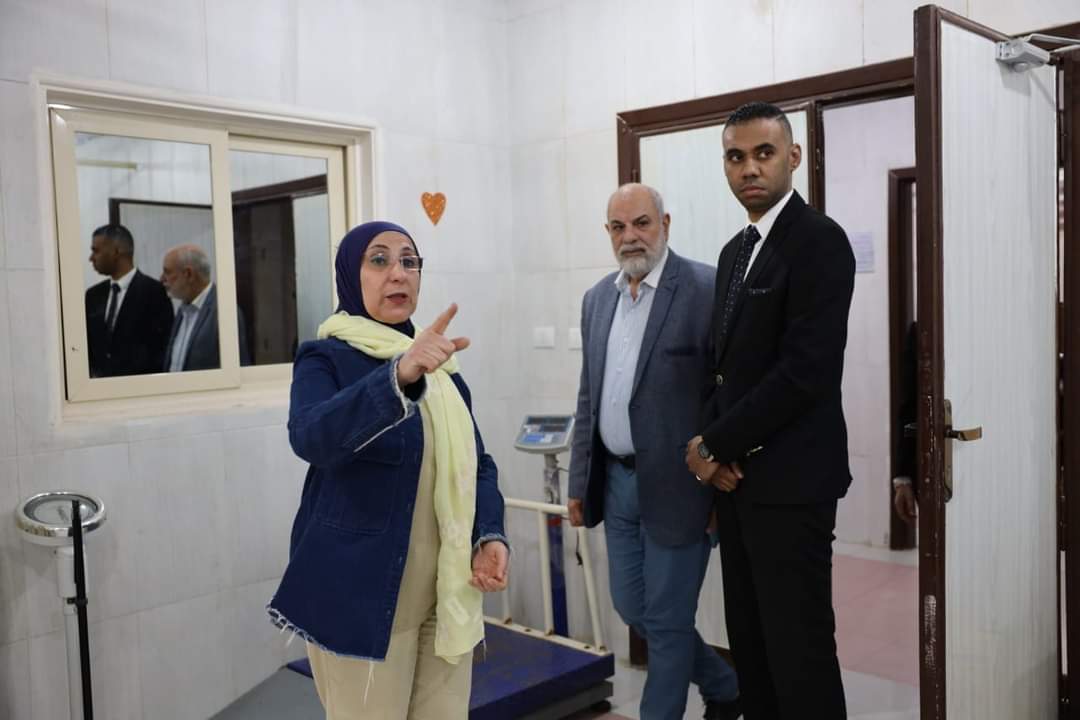 محمود المملوك في زيارة لمركز أورام الفيوم