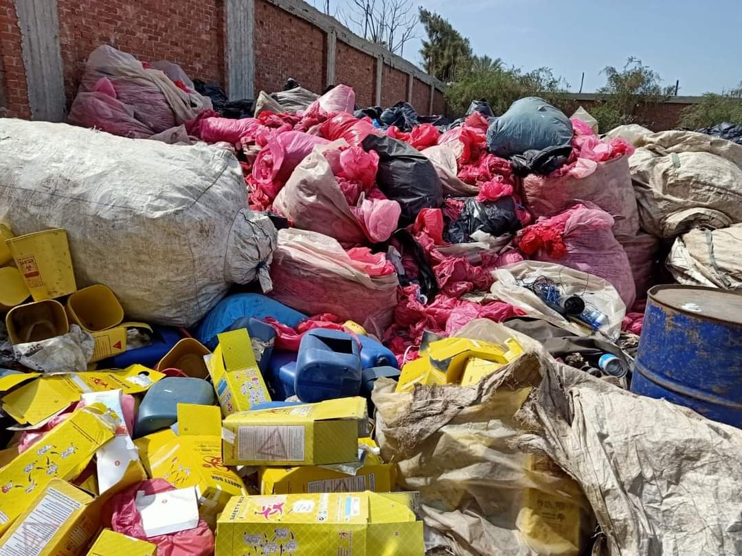 ضبط نفايات طبية خطرة بالشرقية 03