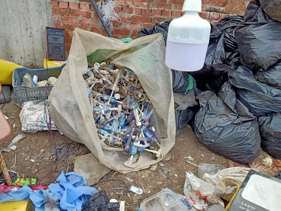 ضبط نفايات طبية خطرة بالشرقية 06