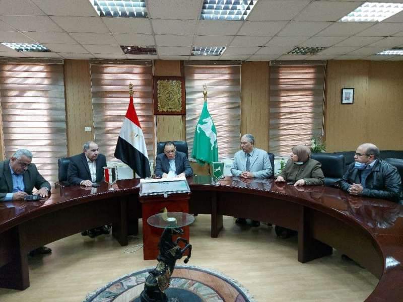 اجتماع المحافظ مع الأجهزة التنفيذية