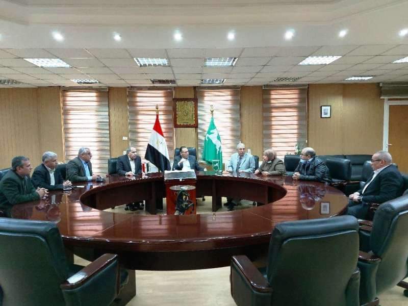 اجتماع المحافظ مع الأجهزة التنفيذية