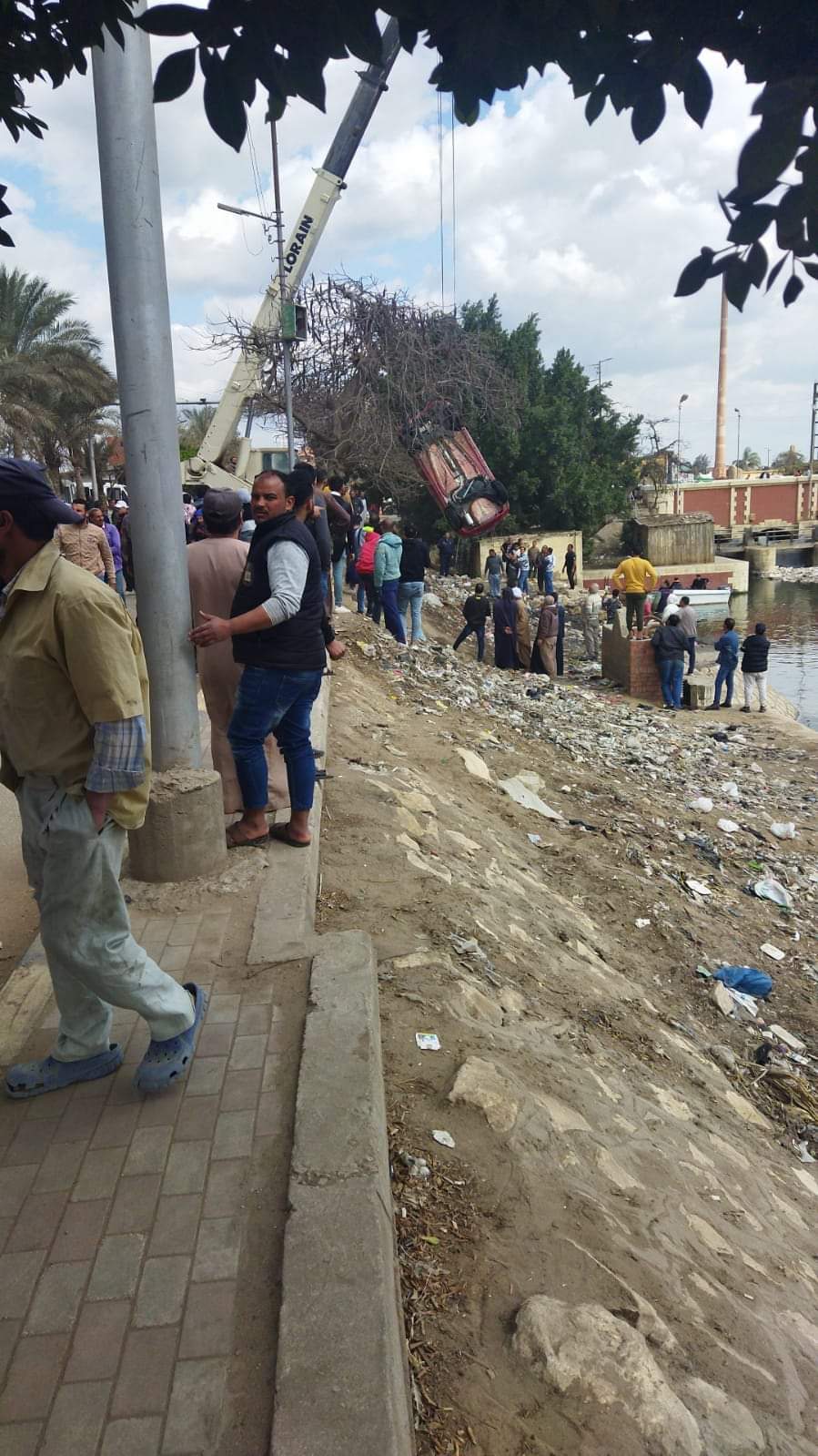 سقوط سيارة داخل بحر شبين الكوم 