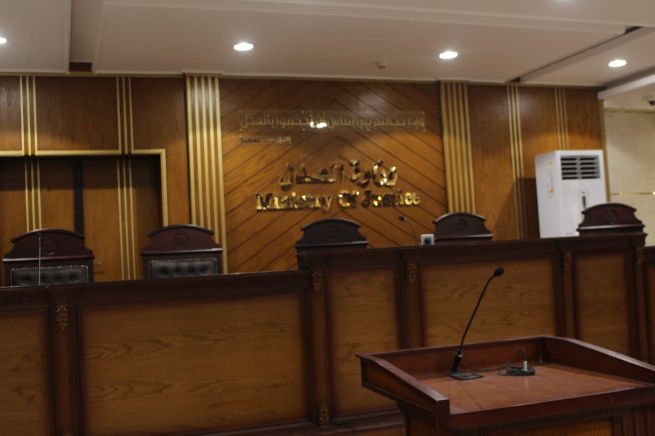 أثناء جلسة المحاكمة 