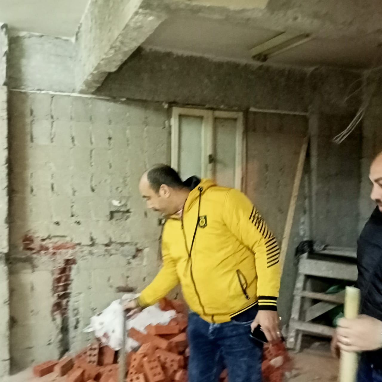 وقف أعمال بناء مخالف بحي غرب الإسكندرية 