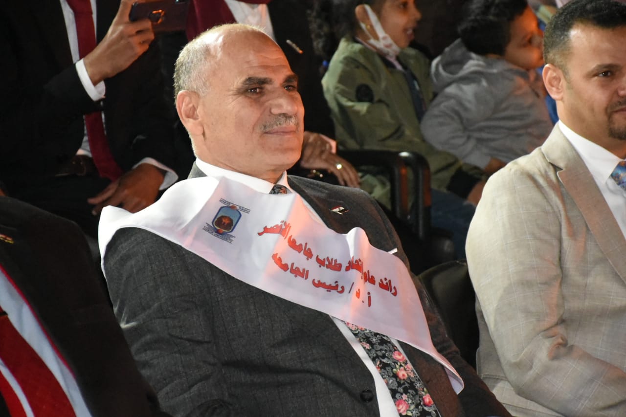 رئيس جامعة الأقصر 6