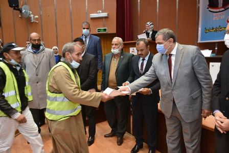 وزير القوى العاملة خلال الاحتفالية 07