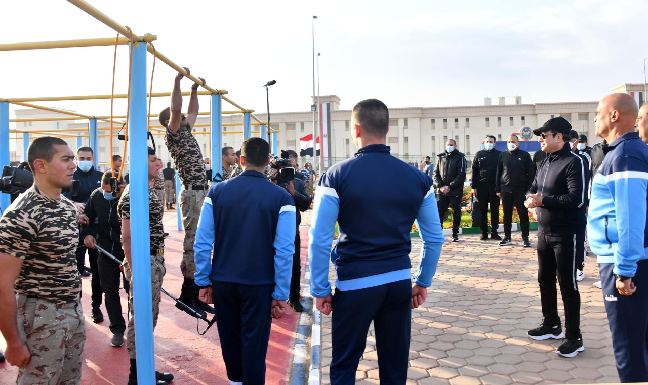 السيسي يتفقد أكاديمية الشرطة