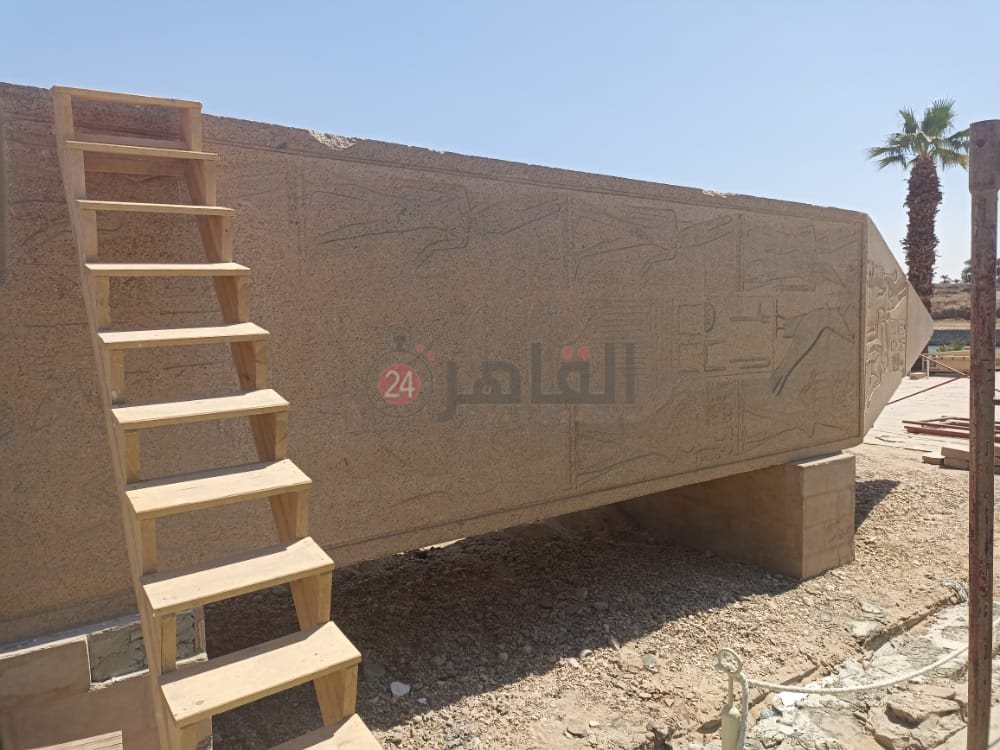 أعمال رفع مسلة حتشبسوت الراقدة في معابد الكرنك (4)