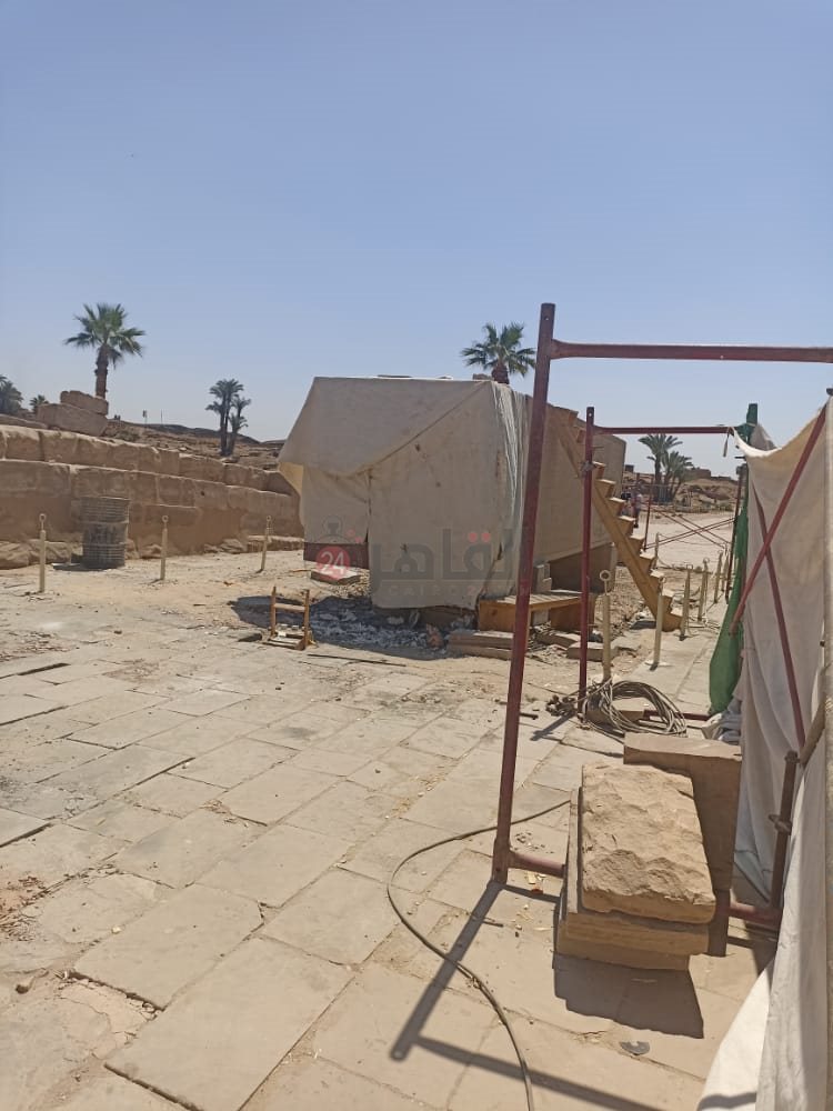 أعمال رفع مسلة حتشبسوت الراقدة في معابد الكرنك (6)