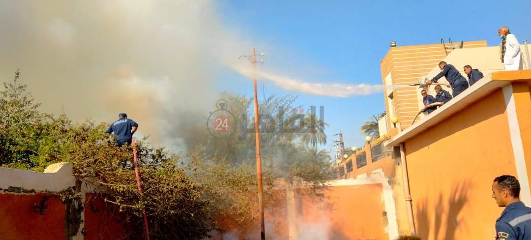 إخماد الحريق بسور المدرسة 11