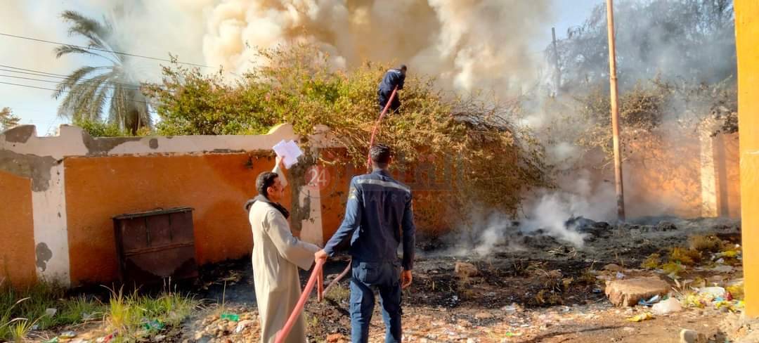 إخماد الحريق بسور المدرسة 9