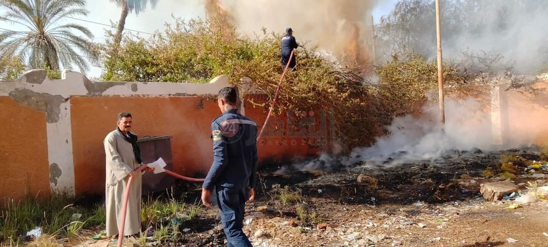 إخماد الحريق بسور المدرسة 7