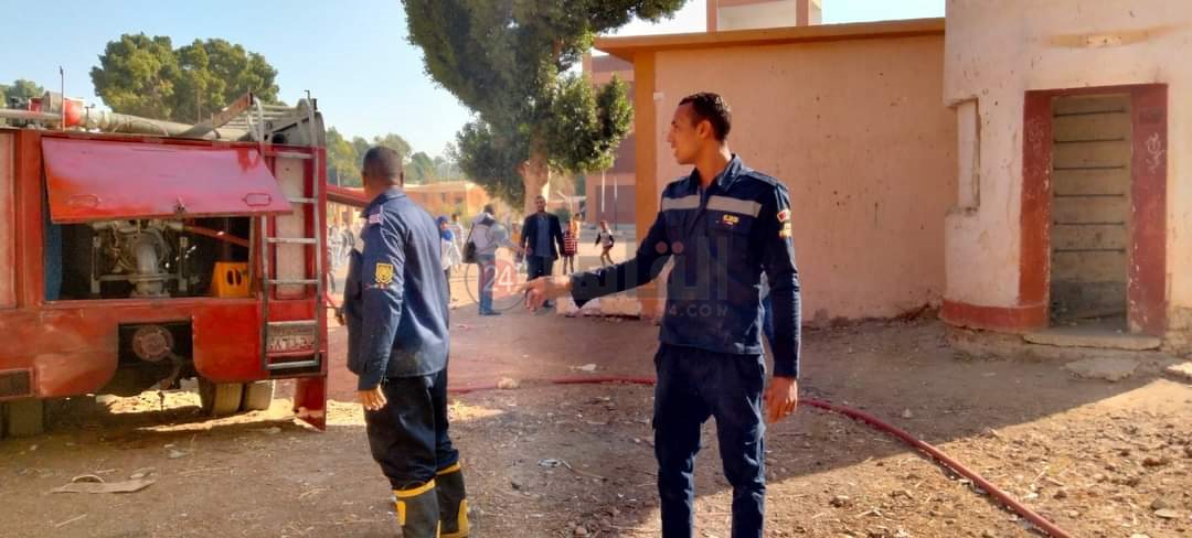 إخماد الحريق بسور المدرسة 4