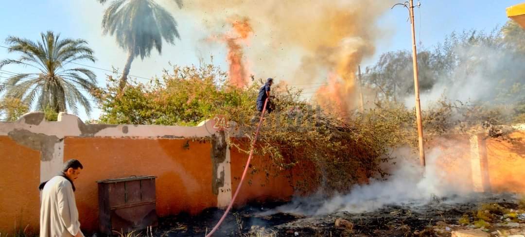 إخماد الحريق بسور المدرسة 3