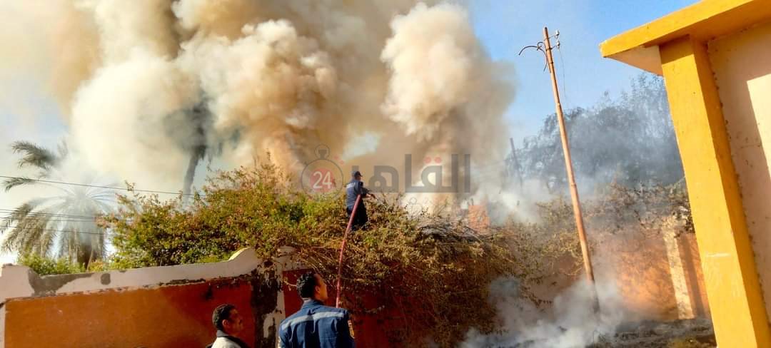 إخماد الحريق بسور المدرسة 1