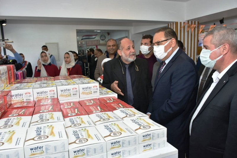 محافظ الشرقية يقتتح معرض منتجات مدارس التعليم المزدوج بالعاشر من رمضان 07