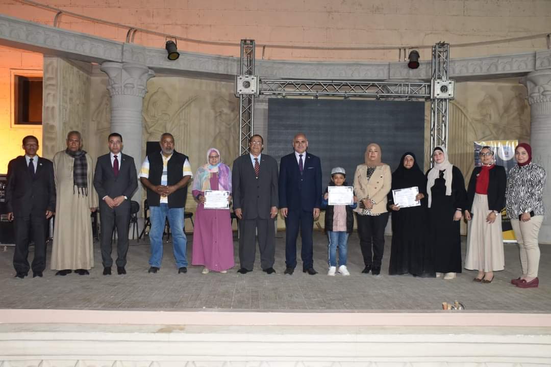 تكريم الأم المثالية بالأقصر 