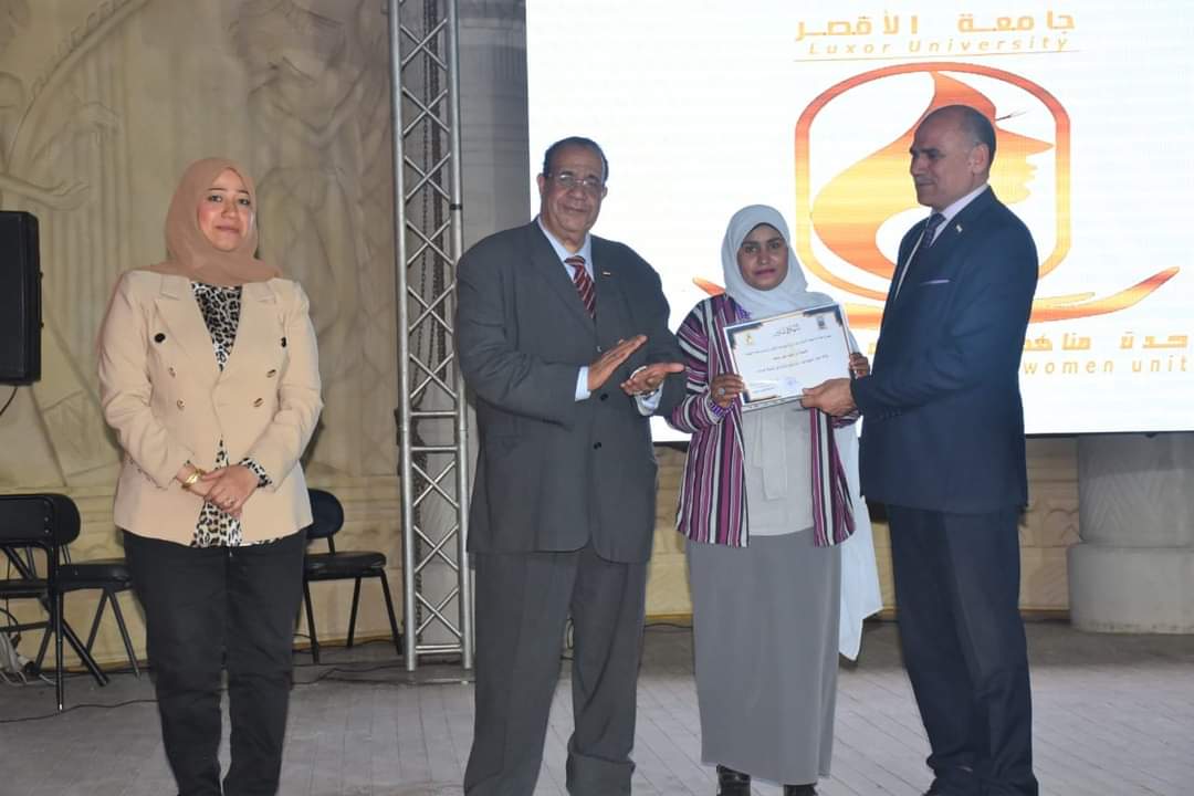 تكريم الأم المثالية بالأقصر 