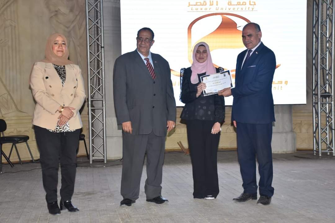 تكريم الأم المثالية بالأقصر 