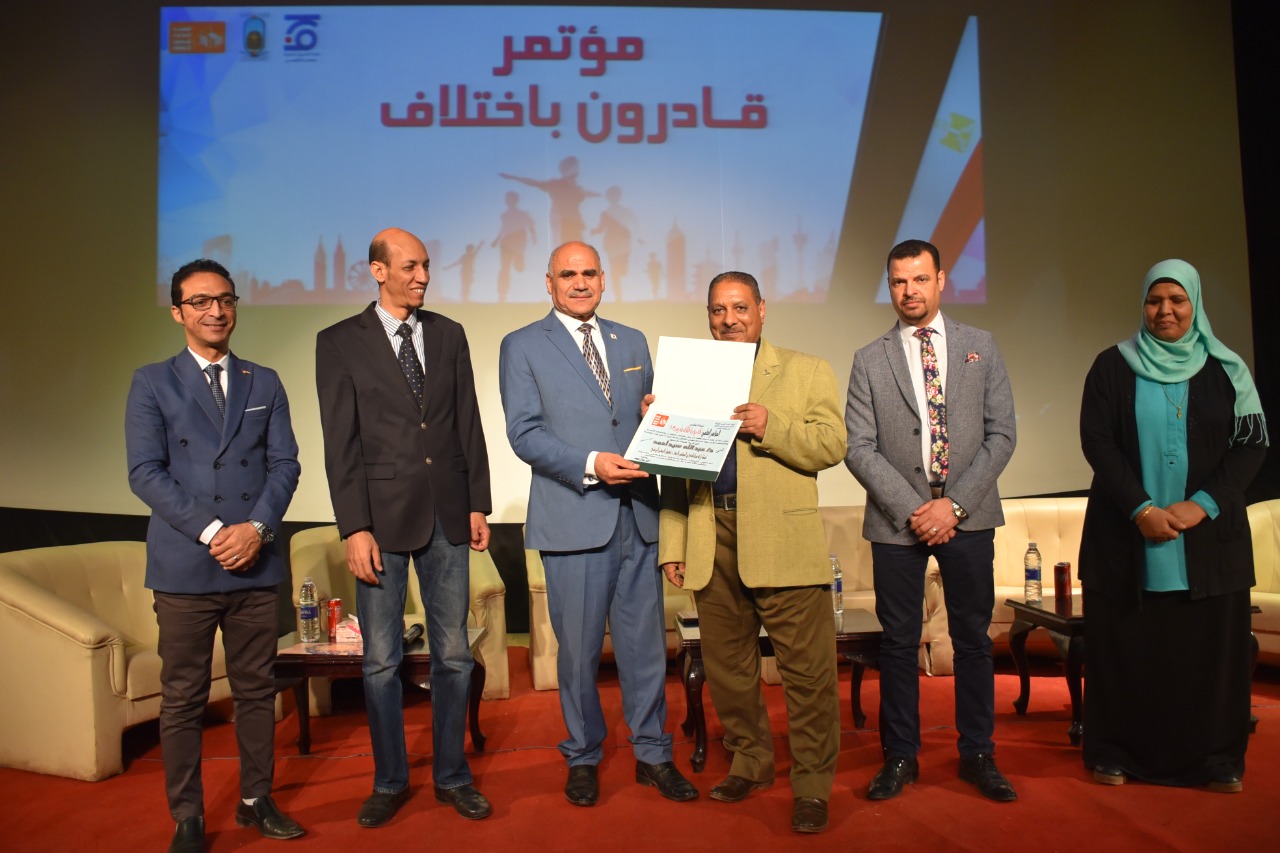 قادرون باختلاف 8