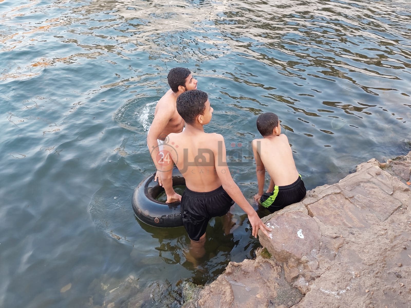 الاستحمام في نهر النيل 