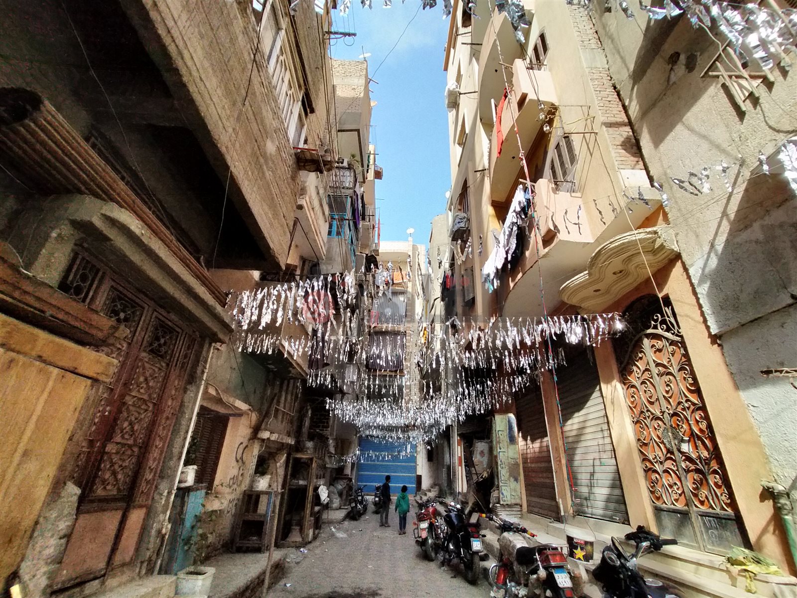 الفيوم تتزين بالفوانيس الكبيرة والزينة الخيامية احتفالًا بقدوم شهر رمضان المبارك