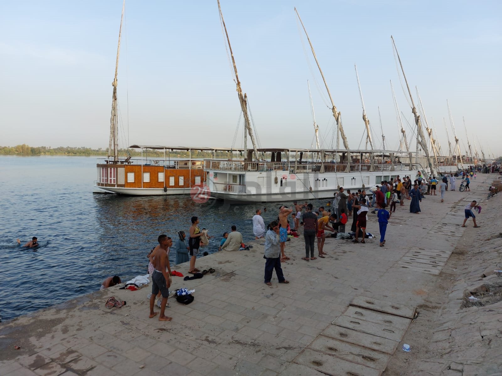 الاستحمام في نهر النيل 