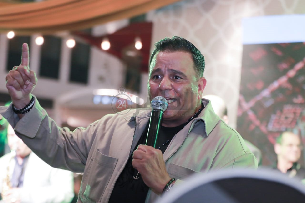 فؤش يواصل الغناء