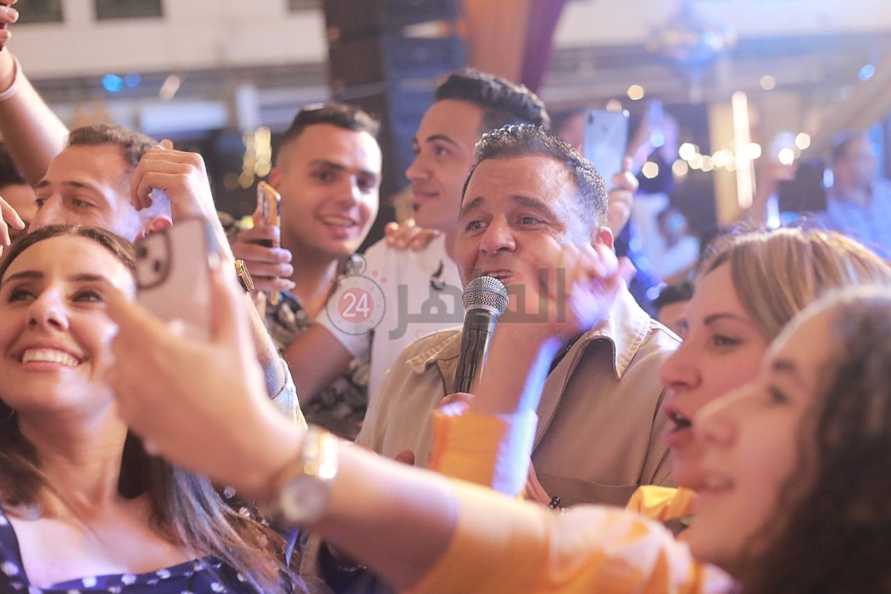 محمد فؤاد يحي سهرة رمضانية وسط هجوم بالسيلفي