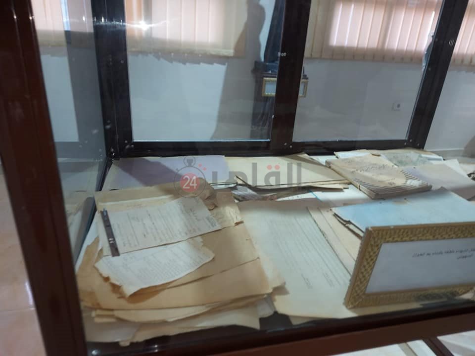 متعلقات الشهداء داخل صناديق زجاجية في المتحف 01