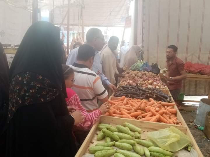 زحام على معارض أهلًا رمضان والمنافذ المتنقلة بالفيوم