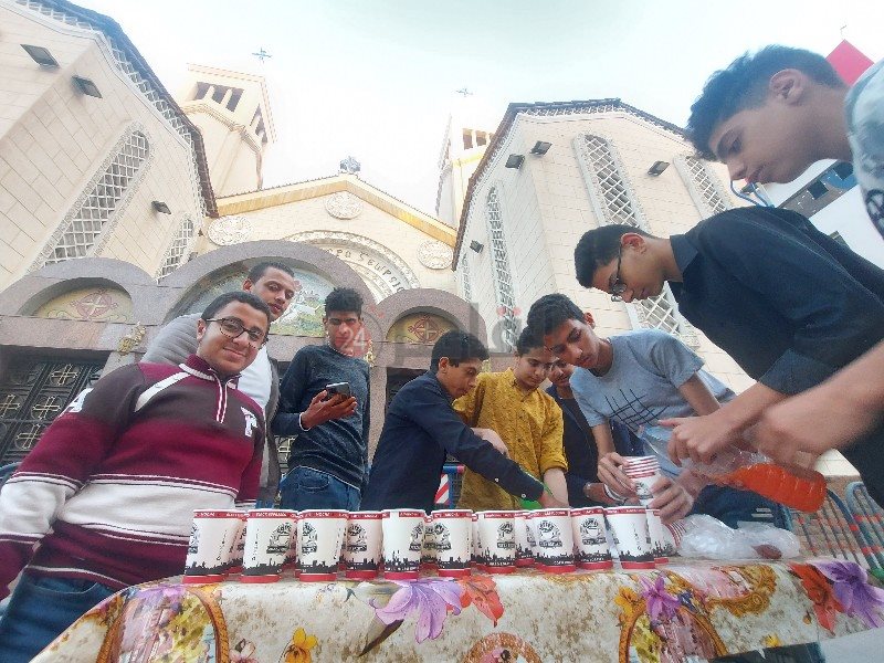 أقباط بورسعيد يوزعون وجبات الإفطار علي الصائمين1