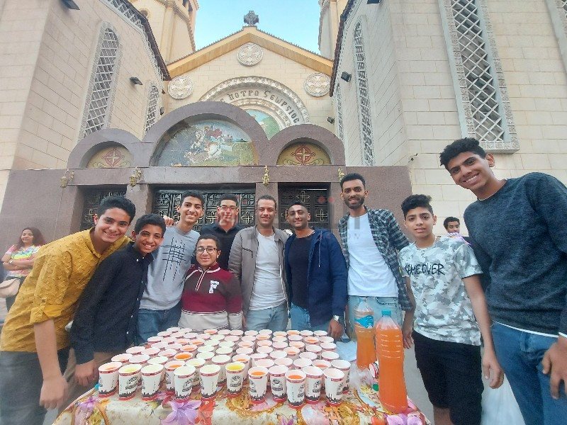 أقباط بورسعيد يوزعون وجبات الإفطار علي الصائمين2