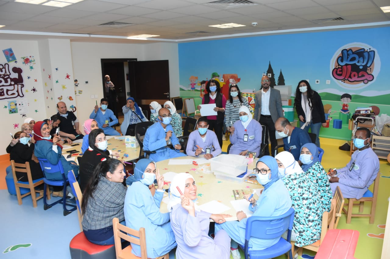 توزيع فوانيس رمضان على أطفال السرطان 